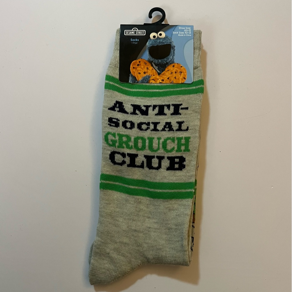 🆕Sesame Street “Anti-Social Grouch Club” Socks – Oscar the Grouch Design
